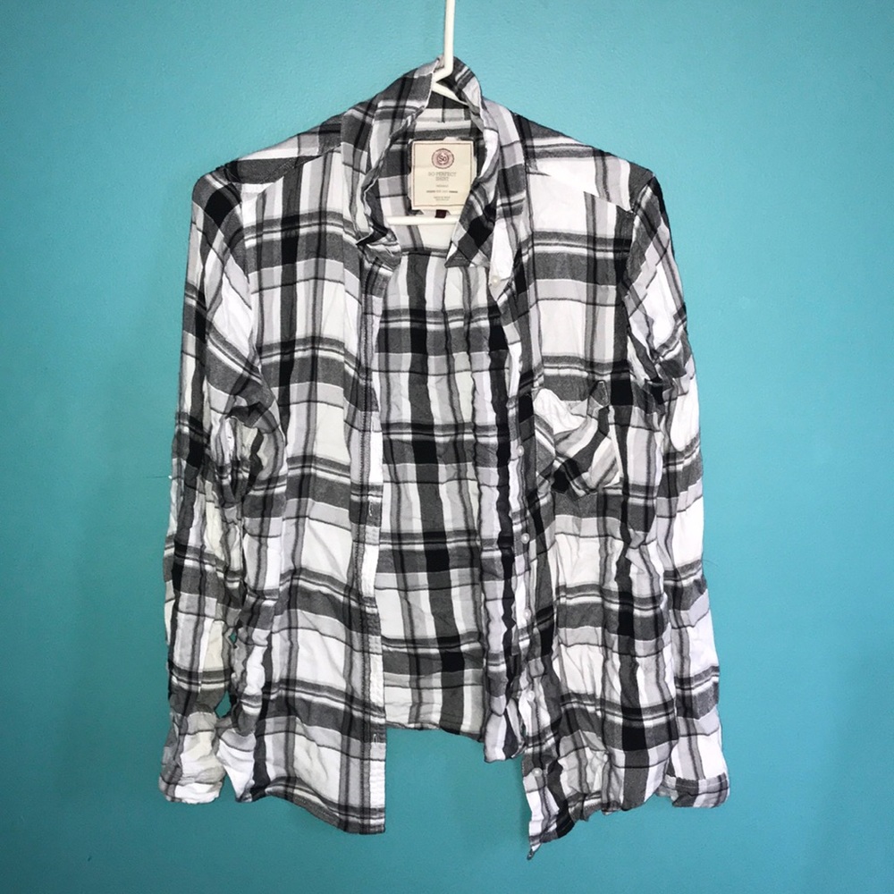 Black and White long sleeve flannel.